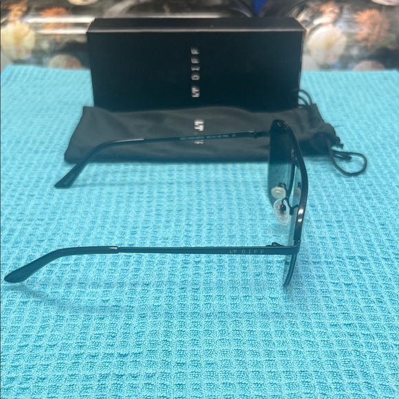 Diff Eyewear Stylish Black Aviator Sunglasses With Purple Lenses - Picture 3 of 5